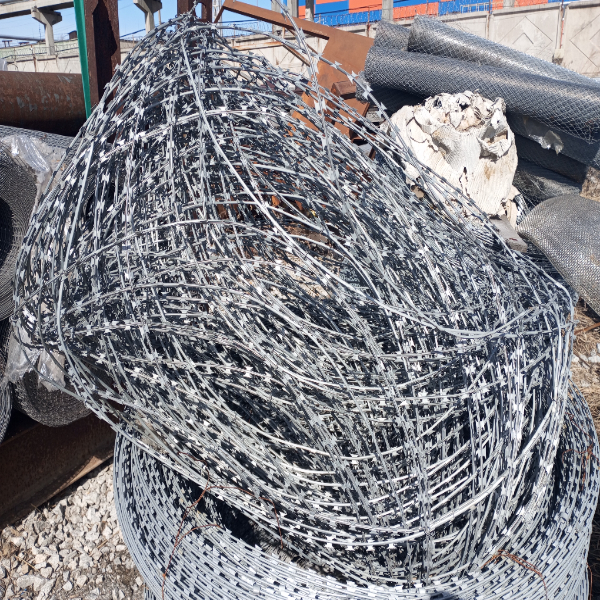 Проволока колючая оцинкованная